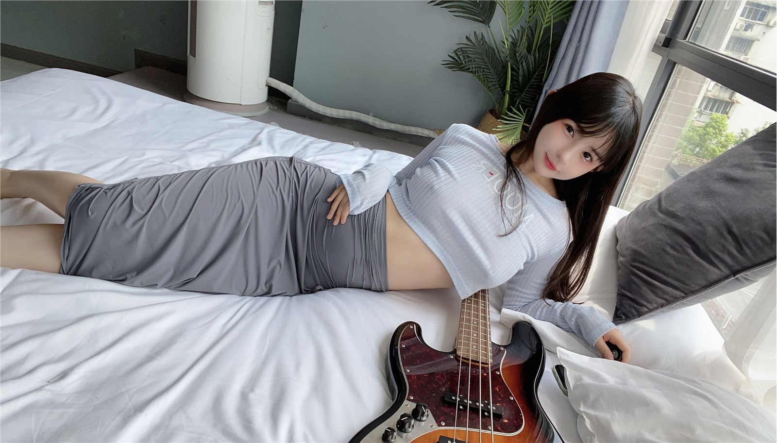 Oui Nyung - NO.33 Guitar sister(2)